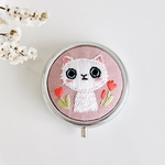 【猫と花】手刺繍の小物ケース