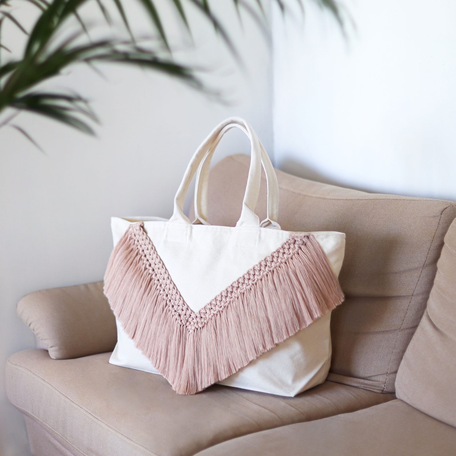 Macrame V Fringe Bag L ピンクベージュ