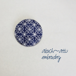 あじさいの手刺繍のブローチ（紺）