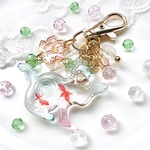 睡蓮と金魚のキーホルダー(猫・おて)
