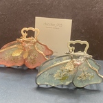 バンスクリップ「花に舞う蝶(ブルー)」レジン ボタニカル ドライフラワー レースフラワー 白 ヘアクリップ クリア メタルリーフ 天然石