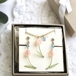 3月の誕生花×誕生カラーネックレスとピアス/イヤリングのセット（チューリップ、アクアマリンカラービジュー）