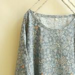  ドロップショルダーのワンピース。並んだはっぱ。【М】