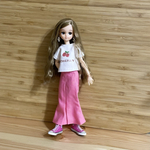 リカちゃんサイズ　さくらんぼのワッペン付き白のＴシャツとピンクのスカートのセット
