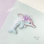 キュートなイルカのビーズ刺繍　ブローチ