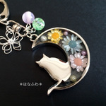 ☆三日月猫とお花のバッグチャーム＊銀色のワイヤーフラワー*2
