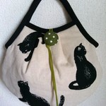 黒猫　ぺたんこグラニーバッグ　生成り