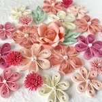 ペーパークイリング♦︎パーツ材料　ペーパーフラワー　デコパーツ　手芸材料　ハンドメイド　紙のお花　花飾り　ペーパークラフト　バラ
