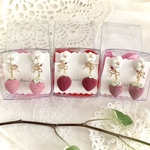 いちごとお花のゆらゆらイヤリング/ピアス