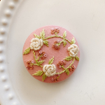 刺繍くるみボタン（ヘアゴム/ブローチ）
