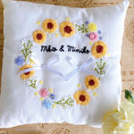 【名入れ無料】ひまわりの刺繍のリングピロー