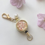 桜舞うキラキラシェルの　コード　リール　キーホルダー