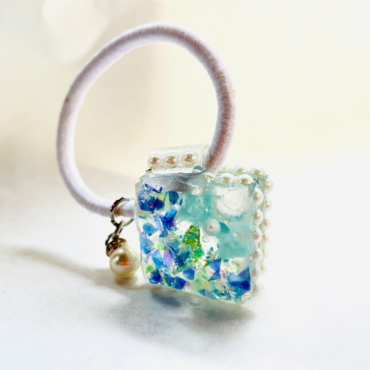 《No.2053❀》ハンドメイド　レジンヘアゴム　ピンクパープル　リース　六角形 レジン】ローズパーツでエレガントなヘアゴムを作りました/resin/resin