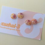 かすみ草の耳飾り　ピンクベージュ