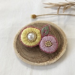 drops flower〜花の刺繍ブローチ