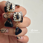 Monotone square parfait × black triangle 