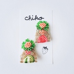 🍓再販🍓【ribbon】インド刺繍リボン　ビーズおはなピアス（コーラルピンク×グリーン）