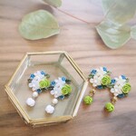 【花束】お花のカボションと水引のピアス　樹脂ピアス　イヤリング　ノンホールピアス　和モダン 和風