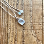 レインボームーンストーンのマクラメネックレス