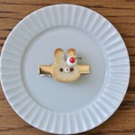 さくらんぼのせうさぎトースト ヘアクリップ🐰🍒