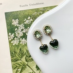 chrysolite heart pierce / earring