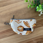 わんちゃんパン　アイボリー　ミニポーチ　半月のかたち