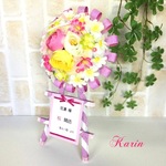 三色のラナンキュラスと小花のミニ花輪
