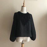 フレンチリネンバイオウォッシュ加工黒で作ったフリルブラウス
