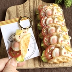 KUMAトマトエッグレタスのチーズワッフルサンドキーリング