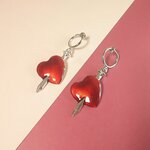ナイフが刺さったハートのフェイクピアス (両耳用)