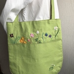 新芽色のボタニカル刺しゅうドロップバック
