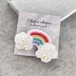 ビーズ刺繍　レインボーのブローチ