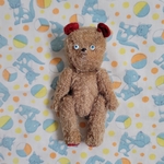古びたクマのぬいぐるみ　誰かに似てる子