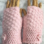 コットン・ハンドウォーマー(薄桜)手袋、花モチーフ、手編み、ハンドメイド