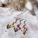 【ピアス イヤリング】ワンコインチューリップ お花 フラワー ボタニカル 春デザイン 春コーデ イエロー パープル ピンク 大人可愛い ゆめかわ パール プチプラ デート