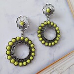 シルバー×ネオンカラーの丸いピアス