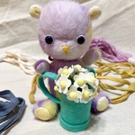 パンジーカラーのくまちゃんと、小さな白いお花　（手縫いのぬいぐるみ）