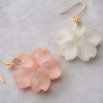 【再販】耳に水菓子ピアス（桜：薄ピンク）