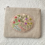リネンと刺繍の春の野の花ポーチ