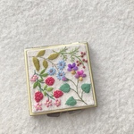 リネンと刺繍の野の花コンパクトミラーケース  square