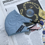 縦が13.5cmとちょっと大きめグレーブルーのキルティングとミモザ刺繍のリバーシブルマスク