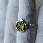 ぺリドット9　S925お花のリング❀