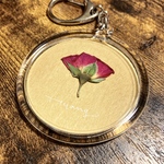 ミニ薔薇【pressed flower Keyholder】お名前キーホルダー 押し花キーホルダー 筆文字 キーホルダー オーダーメイド 入園入学 ウェディング 誕生日 母の日 父の日 敬老の日 