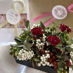 「ありがとうを伝えるTable petit garden」リバティプリントのコースターと共に🫖（赤🥀✖️ホワイト）ギフトボックスにお入れしてお届け致します♡