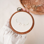 マーガレットの刺繍の壁かざり 𓆸
