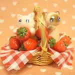 オーダーのお品○いちごバスケット＆ブーツにゃん