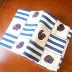 ゴロゴロ猫のパッチワーク風ブックカバー
