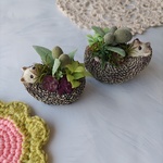 ＜SALE中＞ハリネズミ（大小)２個セット   オリーブ   多肉植物  　かわいい置物　　卓上　人工　フェイクグリーン   ミニ　グリーン インテリア　かわいい置物　　かわいい動物