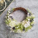 Lune Bonheur＜Vert chic＞＊ハーフムーンリース＊フラワーリース＊グリーンリース＊三日月リース＊春＊プリザーブドフラワー＊お花＊ギフト＊結婚祝い＊新築祝い＊母の日＊母の日ギフト
