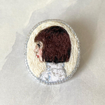 クリムト「ヘレーネ・クリムトの肖像」の手刺繍ブローチ
